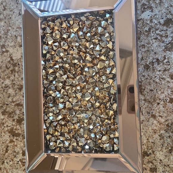 Elegant Rose Gold Jewelry Box - Picture 2 of 8